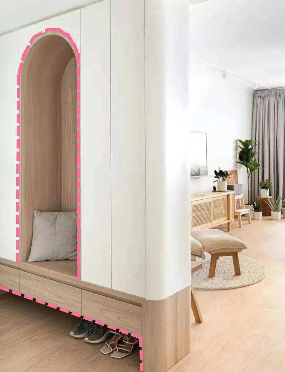 别人家的玄关柜多有特色,做弧形设计,亲朋好友来家里都夸赞!