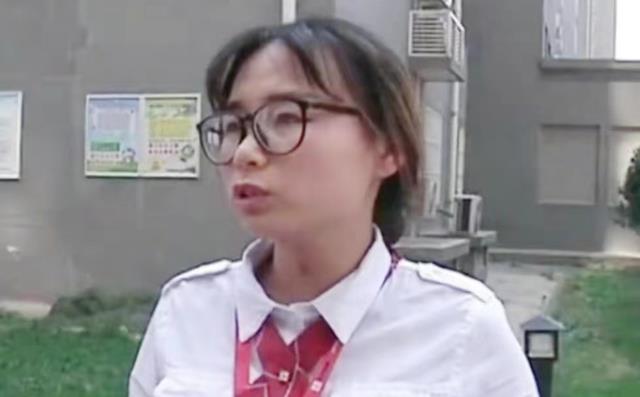 2019年,河南快递员丢件赔536元,找到归还后,女孩崩溃大哭拒绝还钱