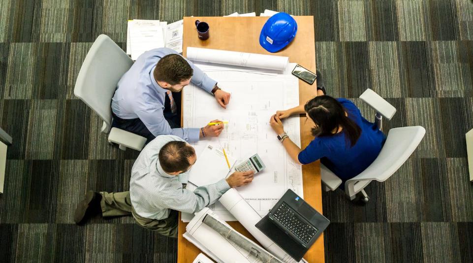 求职|求职艰难也要保持自尊，跪下不是吃饭的必要条件