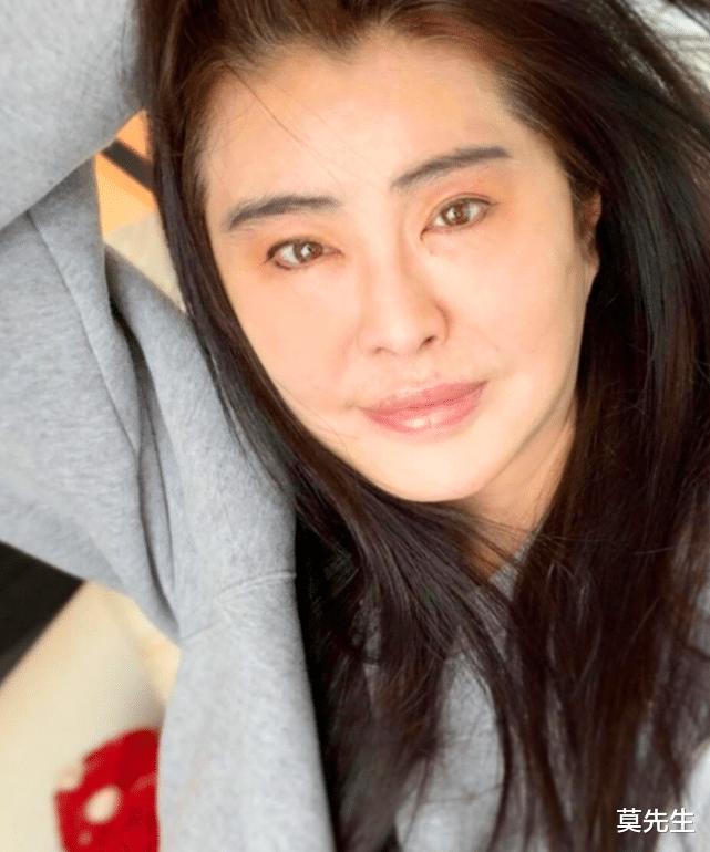 佟丽娅|9位移居国外的明星现状，有人后悔了，有人客死他乡，有人买豪宅