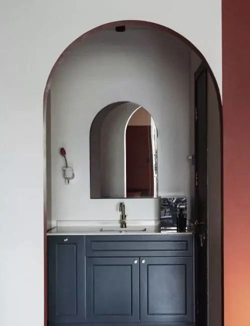 北漂四年,租下50㎡小破屋,花22W爆改复古豪宅范,进屋就被惊艳