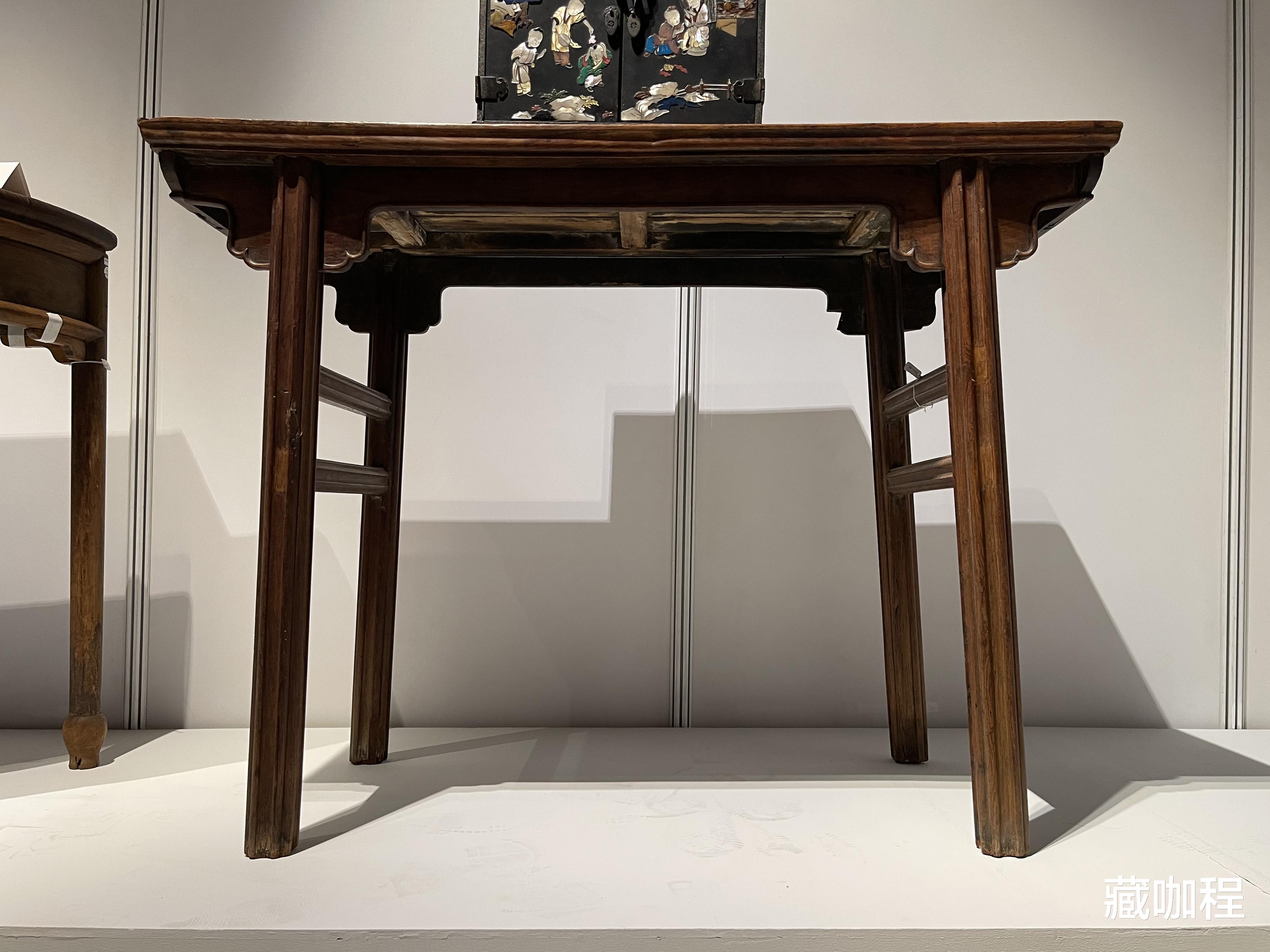 |牙头牙条四木拼合,黄花梨夹头榫案分出三六九等