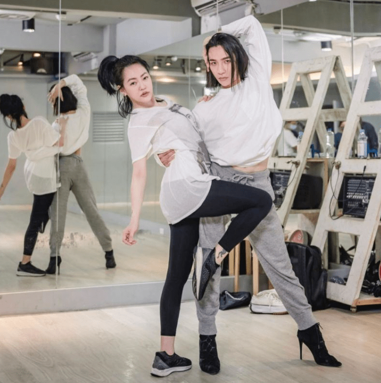 小S|小S夫妻最后一层遮羞布被揭要离婚？女儿社交平台沦为最惨背锅侠