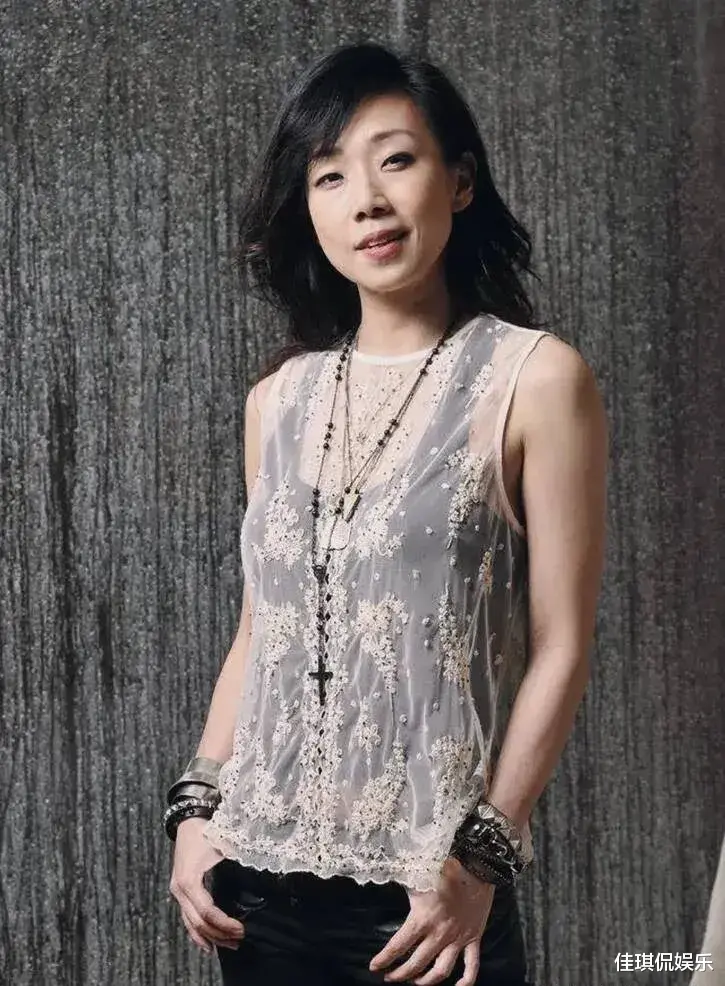 李宗盛|李宗盛携第三任太太与俞小凡等朋友聚会，敢嫁大10岁以上都是狠人