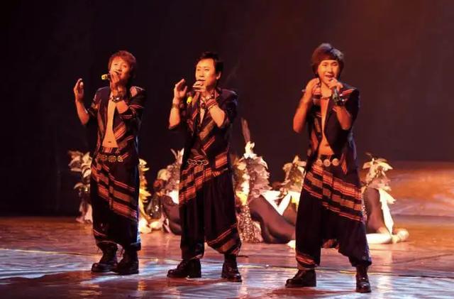 春晚|从爆红到落寞的9个组合，有人街头摆摊，有人因私生活混乱被唾弃