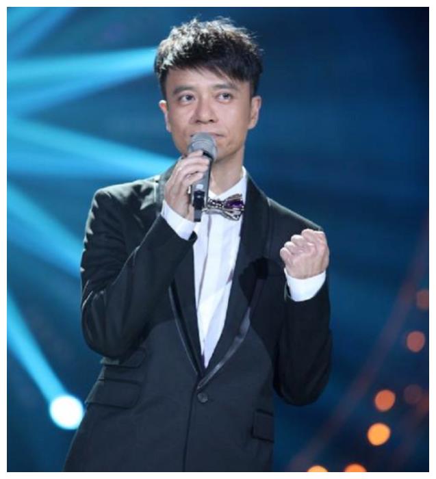 李克勤|李克勤参加蒙面歌王，遭评委吐槽歌烂，郑中基忍不住大骂评委不配