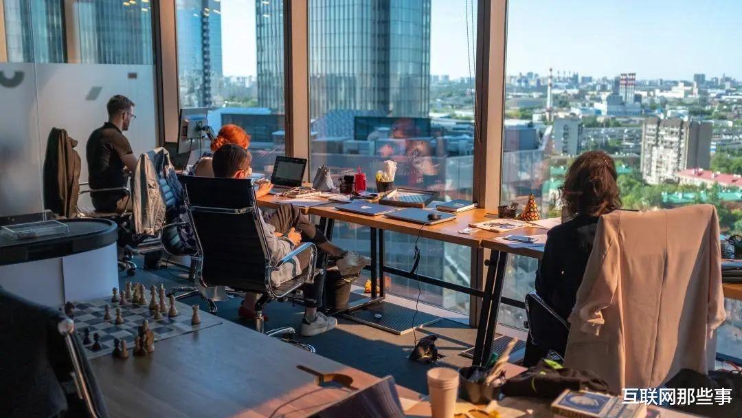 微软|三年结束，被“远程办公”挤爆的服务器，仍需向微软靠拢