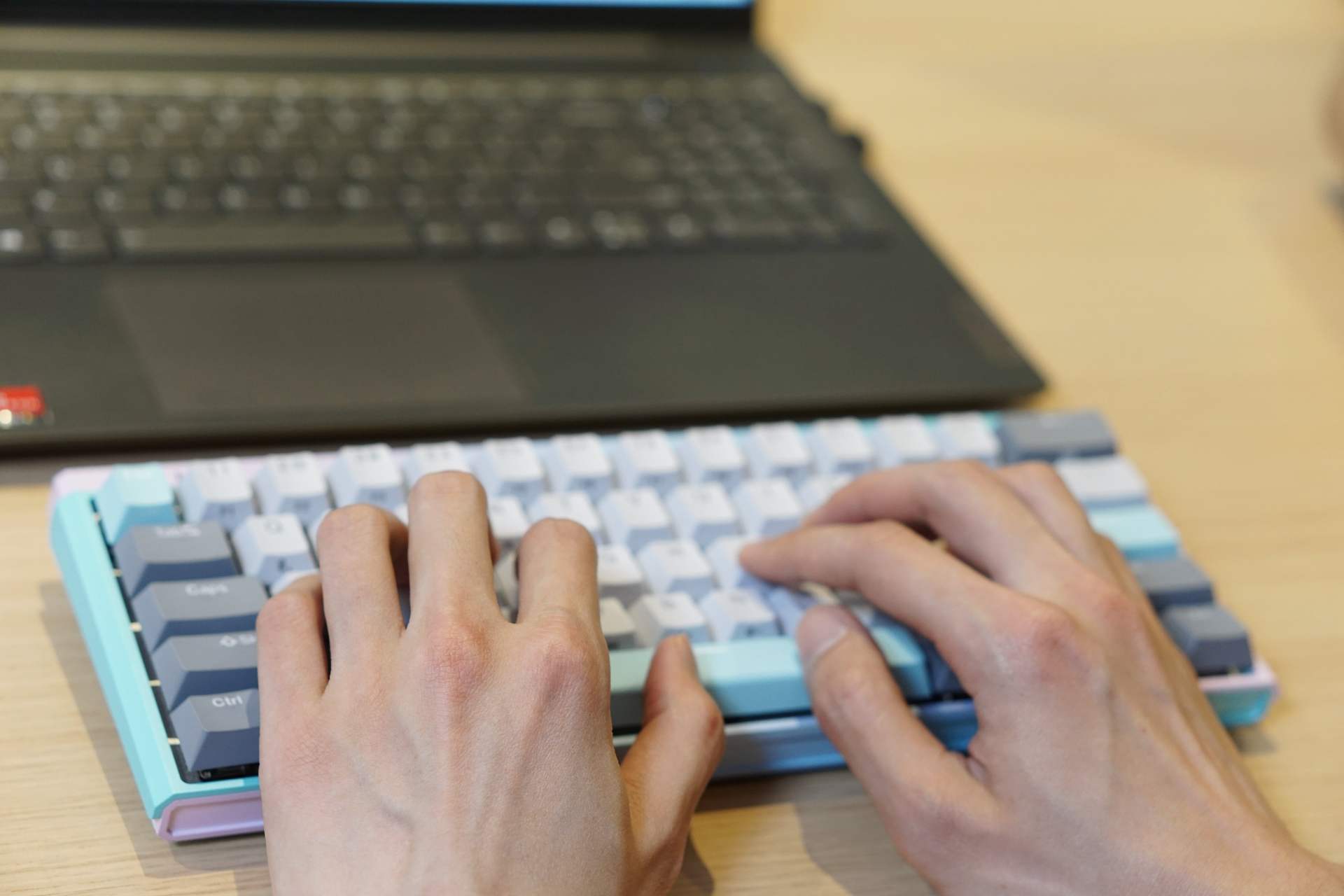 移动互联网|三模热插拔,小白的第一把客制化——杜伽K330W PLUS无线机械键盘