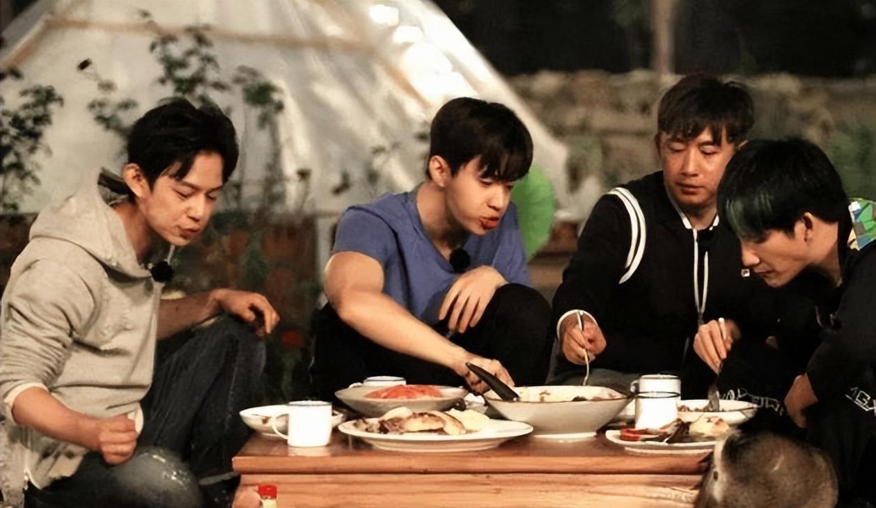 黄磊|“欠债还情”黄磊：为报恩提携陈飞宇，因玩游戏输给黄渤当场翻脸