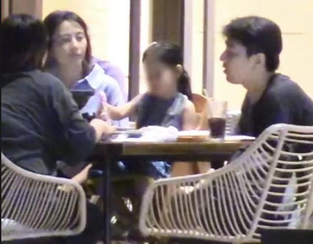 高圆圆|高圆圆家庭聚餐,互相喂食,明星典范