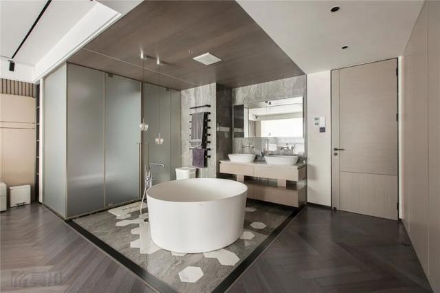 280㎡现代轻奢，开放式厨房与书房，生活空间时尚又宽敞