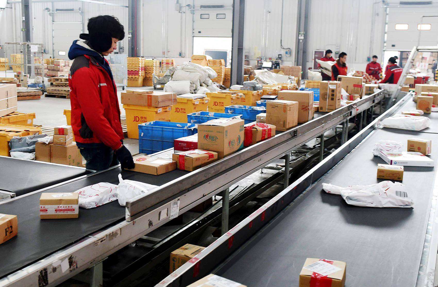 跑分|刘强东承诺五年后送套房,京东的001号快递员如今怎么样了?