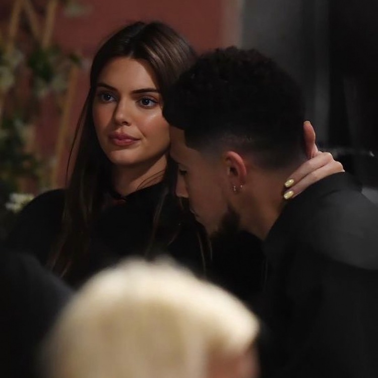 卡戴珊家族|卡戴珊家族大姐结婚！姐妹齐上阵