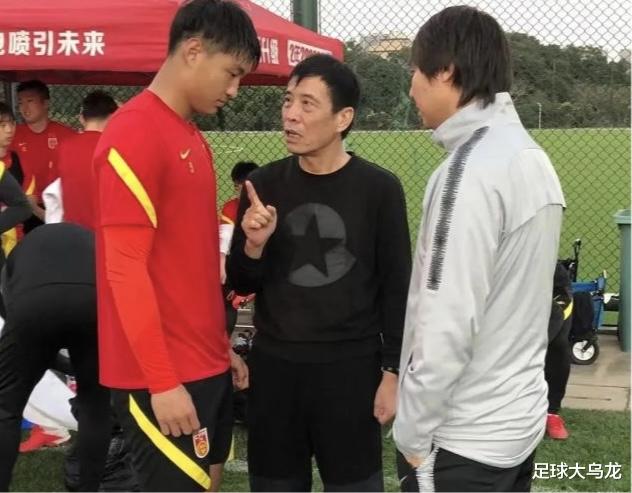 陈戌源|下午3点，曝李霞鹏无能为力，效仿陈戌源，主动辞职，国足迎转机