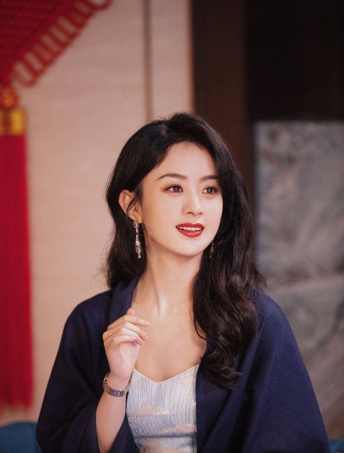 眼线 年纪越大越显年轻的女人，脸上通常有这3个特征，中一个就很幸运