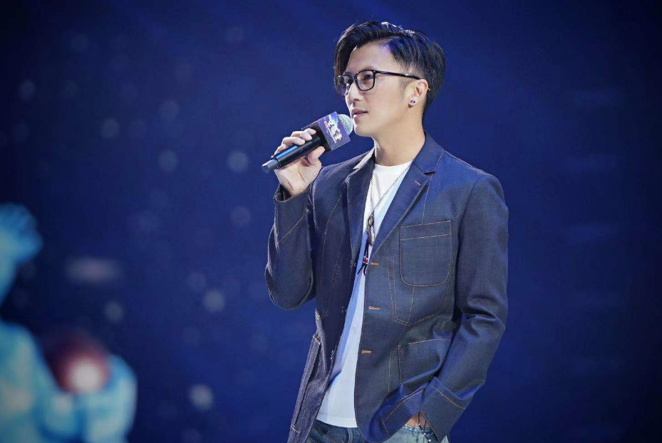 王菲|谢霆锋主动出击撒狗粮，说出与王菲两度分手，11年后复合的原因