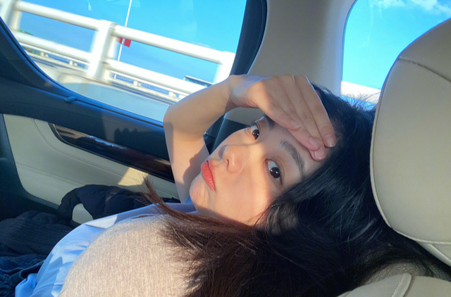 谭松韵|谭松韵：最是青春少女心，因卡点20220222发文失败心情失落嘟嘟嘴