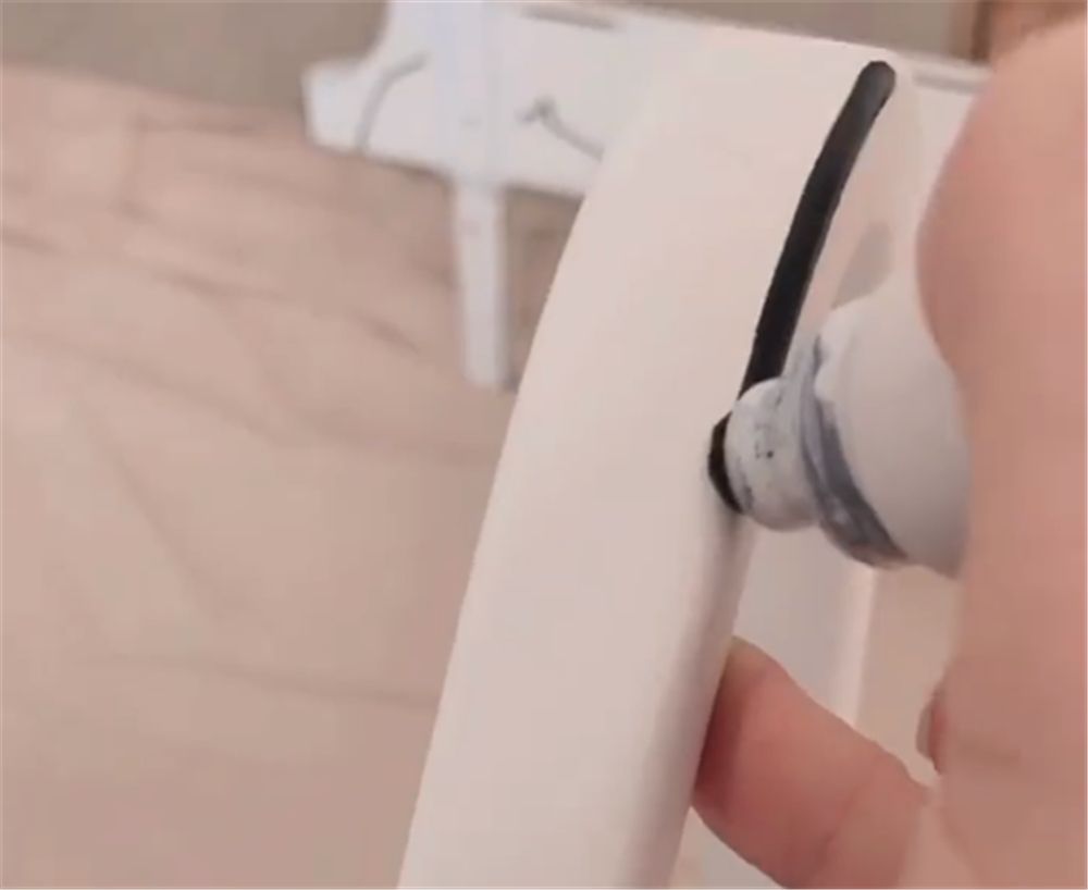 她把家装饰成“黑白漫画”,手绘线条以假乱真,网友:也太牛了