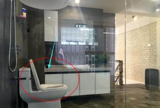 老公硬要用“麻绳”做扶手,主卫全透明,地板铺水泥!谁见过?