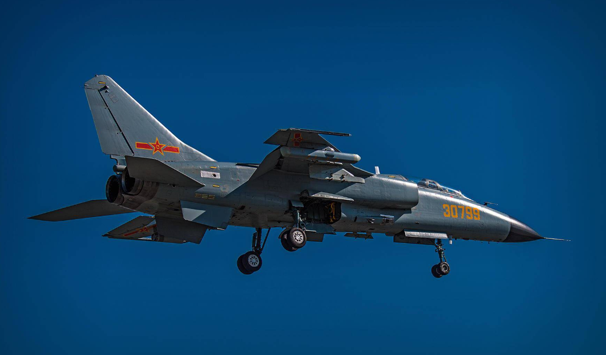 歼轰7升级版试飞成功!