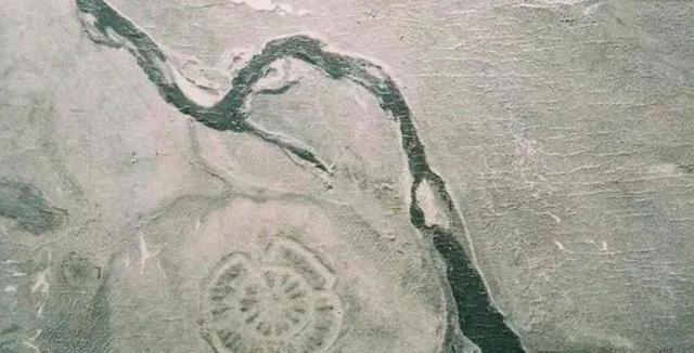 原始人还是外星人?神秘洞穴惊现15万年前“铁管”,制造者是谁?