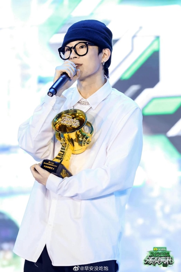 中国说唱巅峰对决|《中国说唱巅峰对决》冠军联盟成员早安签约种梦音乐D.M.G