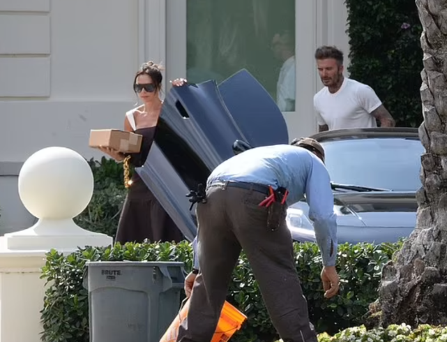 贝克汉姆|贝克汉姆74岁老父亲参加完孙子婚礼后打车离开引热议，继母发声回应