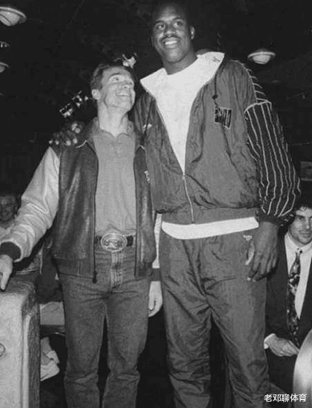 奥尼尔|肌肉男遇到奥尼尔 真的会怀疑人生！强森小鸟依人 阿诺一脸崇拜