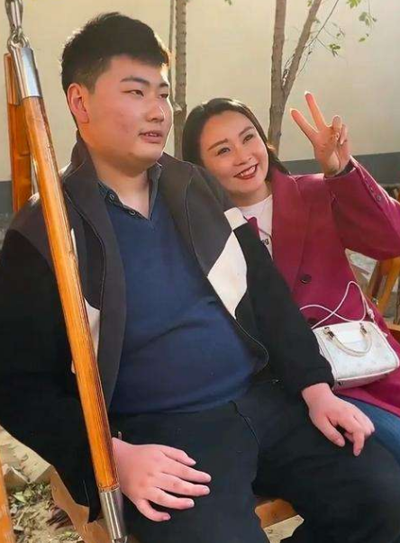 朱之文|大衣哥有望抱孙子？单县媒婆给朱小伟说媒，网友：看你想嫁进朱家