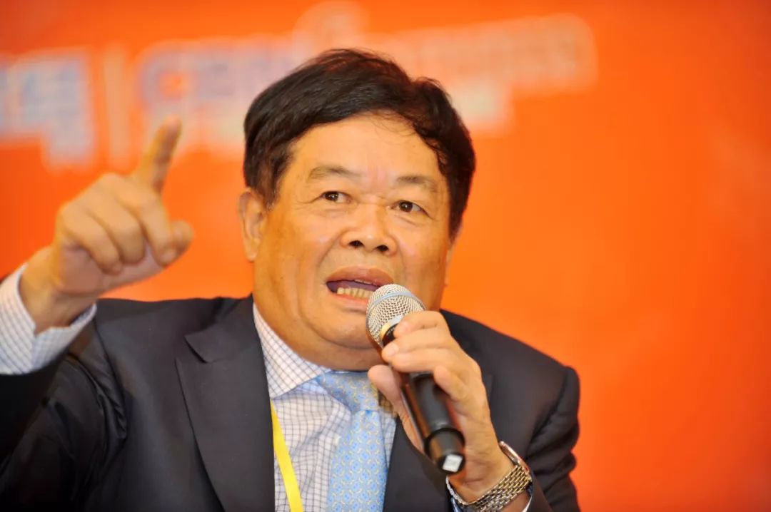 求职|名校高才生到福耀求职，曹德旺不屑一顾，安排他去锅炉车间拉板车
