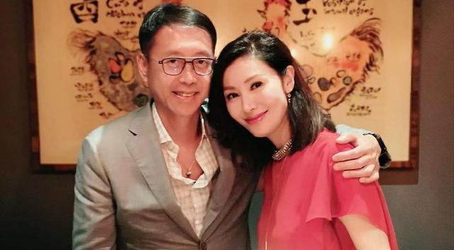 李易峰|李嘉欣近照曝光，精致妆容宛若少女，52岁年龄真的不相符