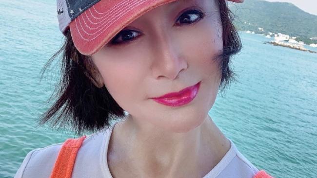 潘迎紫|73岁潘迎紫久违晒照，皮肤紧致无皱纹，美颜脸和优雅老去对比明显