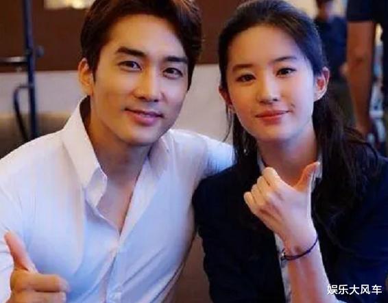 刘亦菲|34岁刘亦菲酒吧被偶遇,与好友畅聊嗑瓜子接地气,网友:姐姐好白