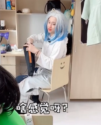 主持人|周小闹:曾是省台主持人,一人演一个学校走红,如何征服千万网友