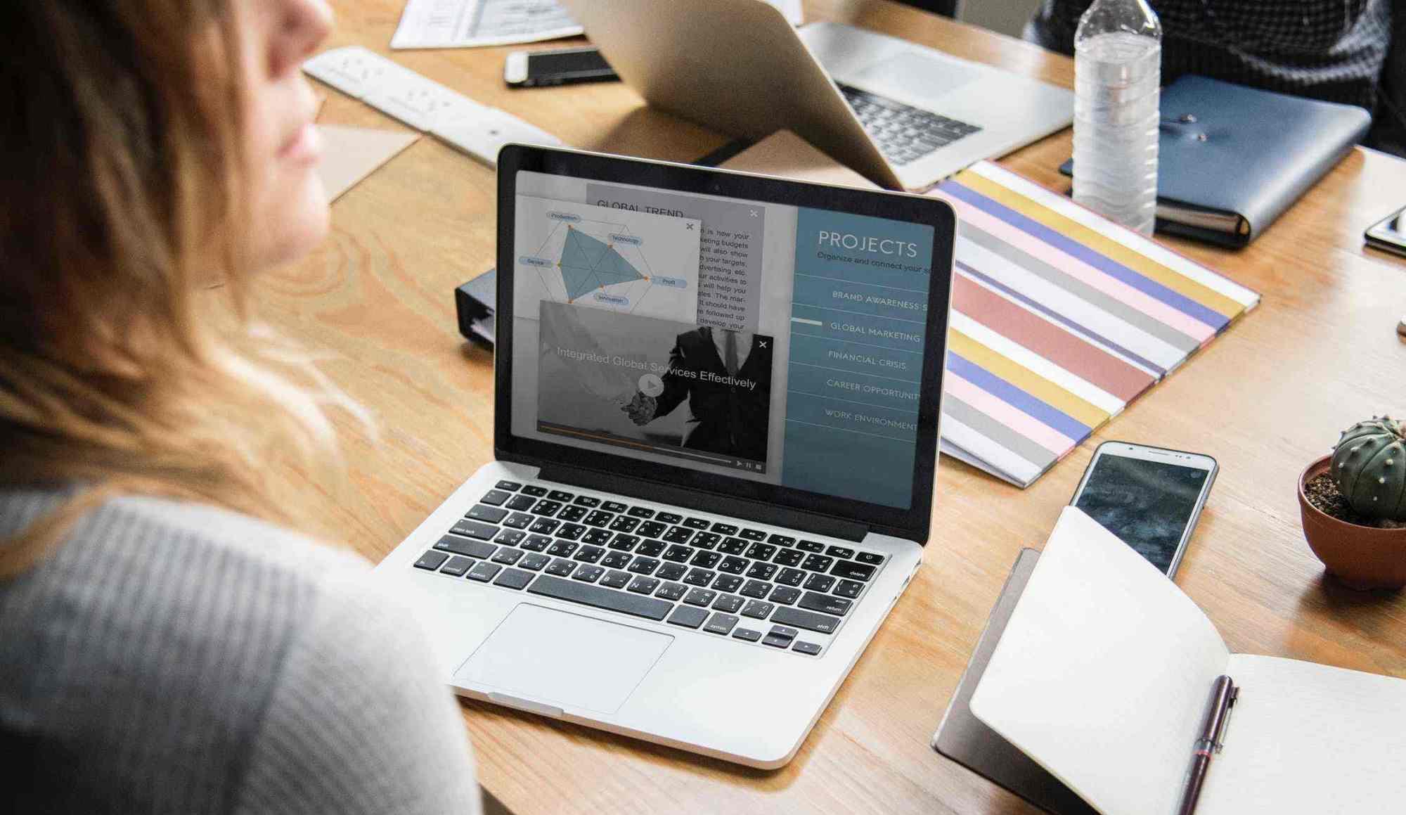 李琳|老板深夜来电,女下属到底接不接?职场高手:要这样做更圆滑