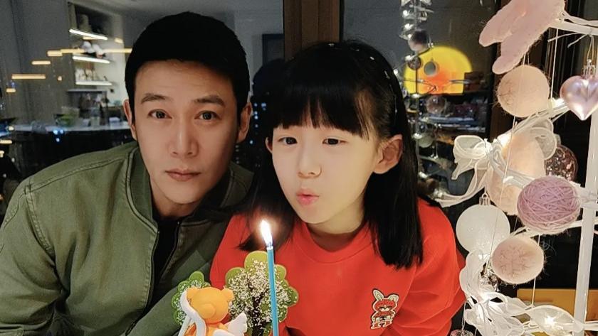 陆毅|陆毅鲍蕾为11岁小女儿庆生，小叶子文静甜美，长得越来越像姐姐贝儿