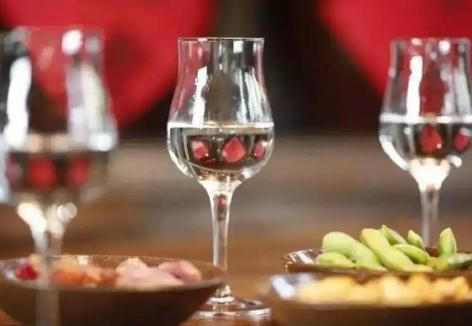 血糖|每天喝少量白酒，除对降血糖有帮助外，身体还会发生哪些变化？