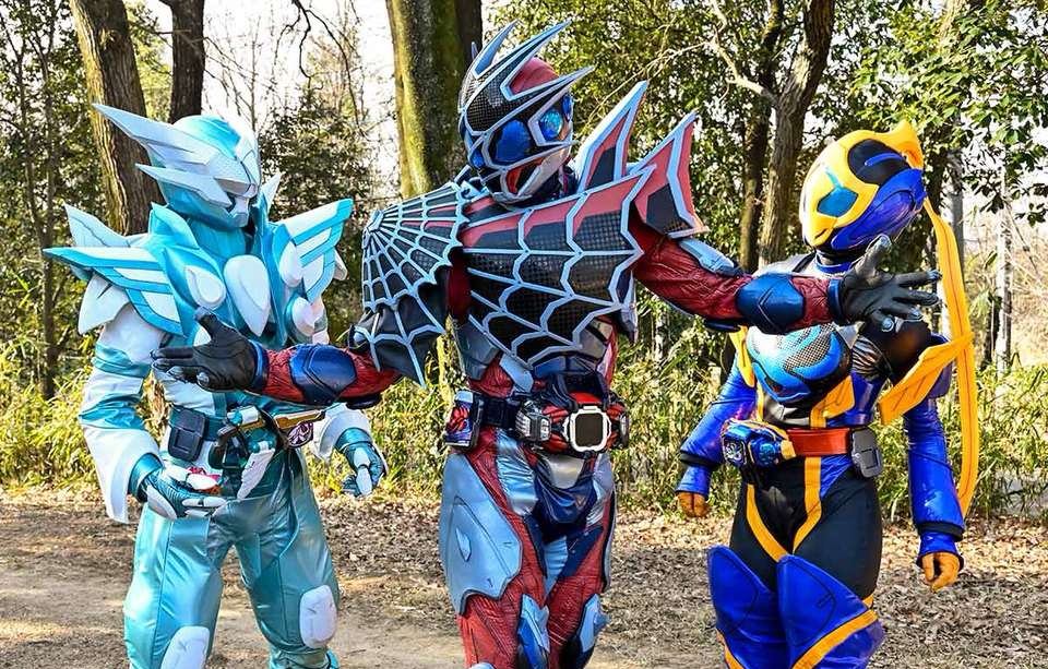 acgn漫评|终于明白狩崎针对门田的原因?原来是腰带被抢,原定变身者是狩崎