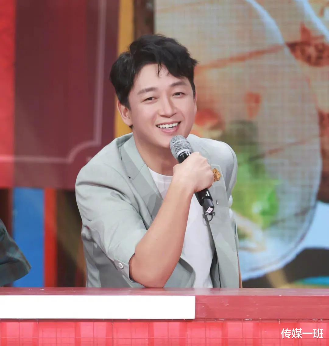 潘粤明|疑曾带头网暴潘粤明,内涵薛之谦硬掰婴儿手,丁香园如今矩阵被封