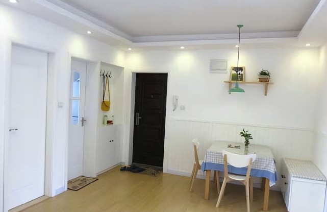 奋斗6年买了新房,装修只花5万多,被邻居嘲笑像出租房,心累