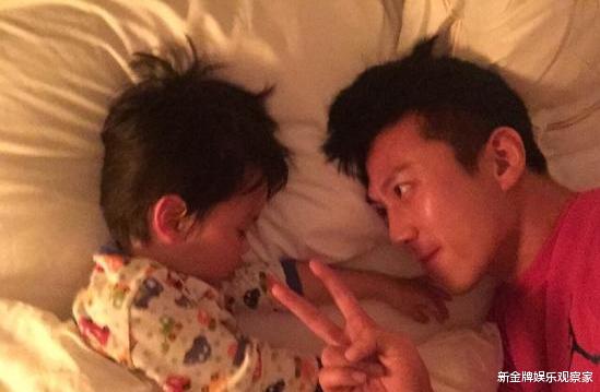 邓超|宣传新片邓超被儿子抢镜,粉丝齐夸他帅,高颜值夫妻有接班人了?