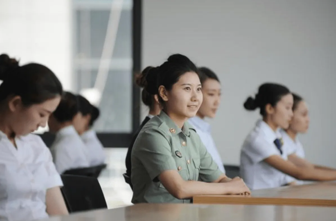 文职|军队文职开始招聘，工资待遇年薪最低“14万”起，报考要求比较严