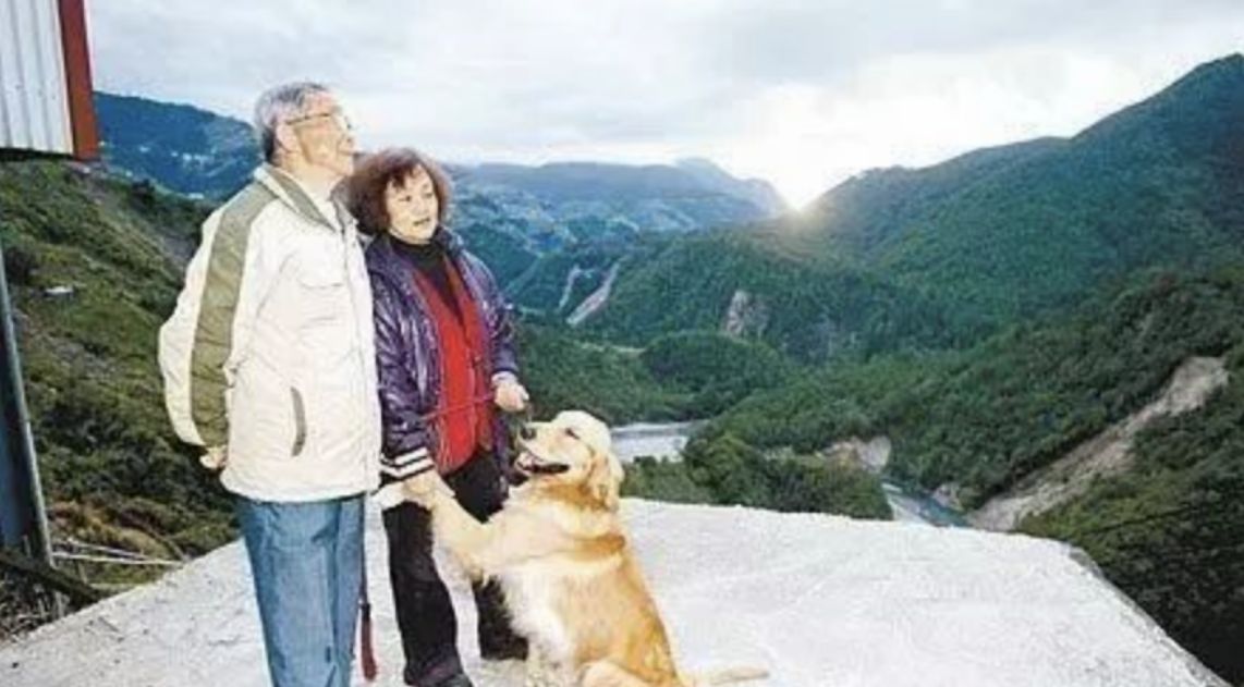 张雨生|歌手张雨生:妹妹15岁溺亡,他31岁车祸离世,母亲守墓园度余生