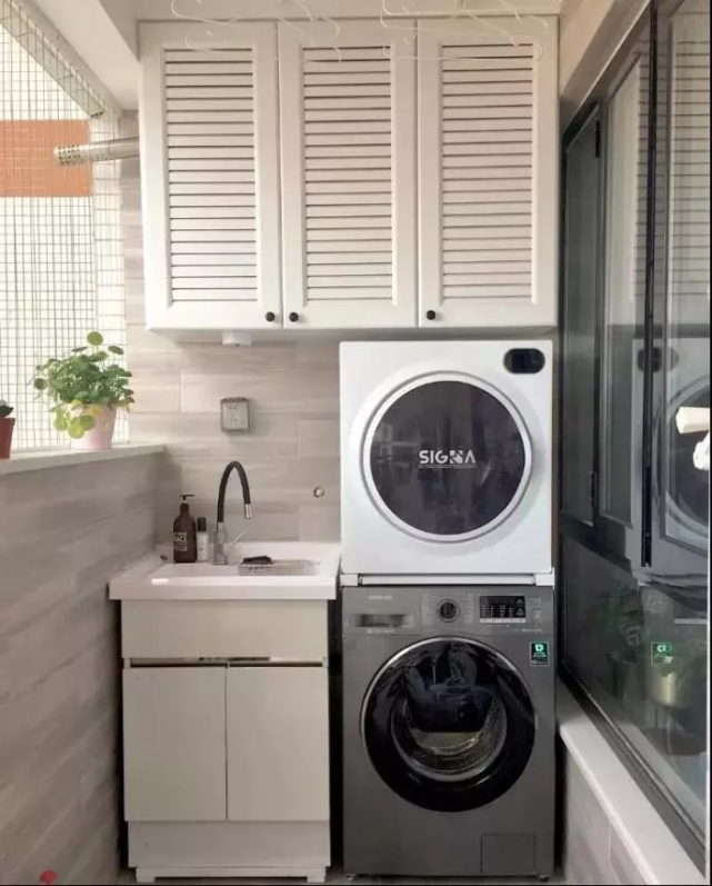 还蹲在卫生间洗衣服?别傻了,看别人在阳台的洗衣台多好!