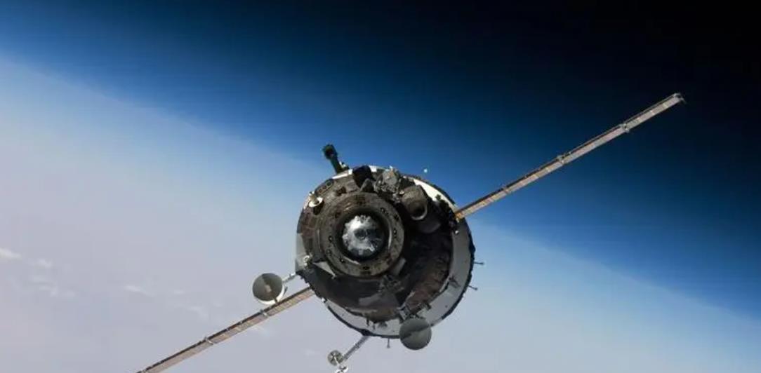 “死要面子活受罪”?俄:暂不用SpaceX龙飞船,3名航天员自己接