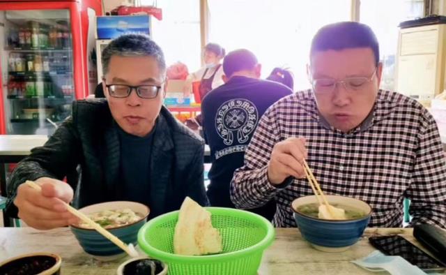 许舅舅后继有人,北海舅舅后悔与许敏决裂?网友:妮妮与许敏同行
