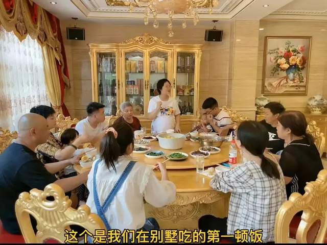 女主播炫富“带货一天赚400万”!网友质疑偷税漏税,官方已介入