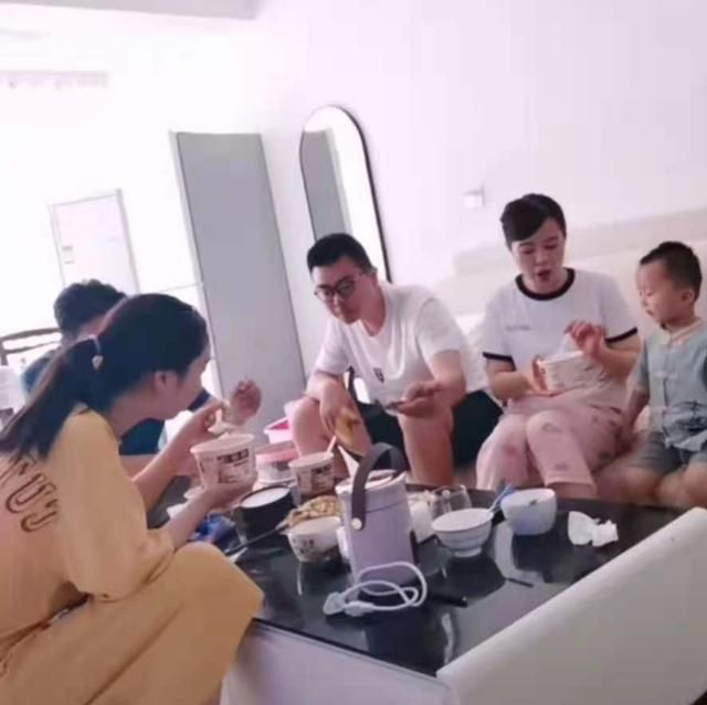 许敏|许敏全家现在都在直播带货，还有精力找真相吗？有点让人看不顺眼