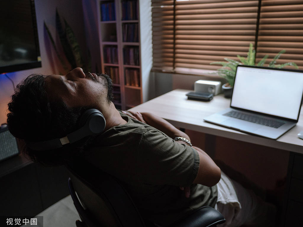 大学|中产出身名校毕业,他们找不到工作价值,蹲在出租屋闲散度日!