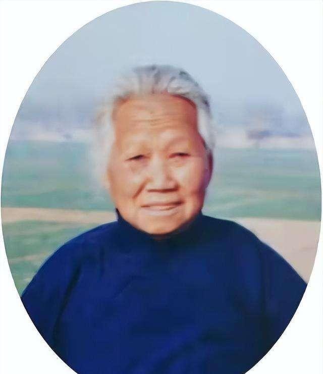奶奶苦等丈夫63年，穿红嫁衣下葬，2011年孙子揭开爷爷失踪真相